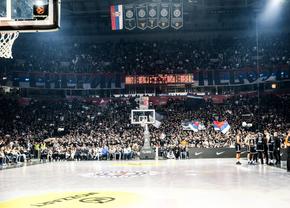 Scene șocante în Euroliga, chiar lângă România » Confruntare violentă între suporteri, după un mesaj politic