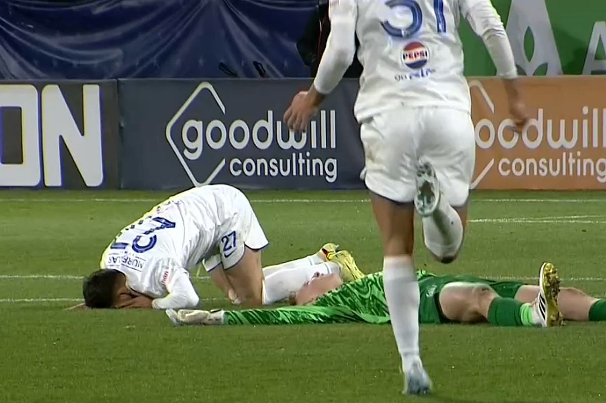 Ciocnire Hindrich - Cojocaru în CFR Cluj - Farul