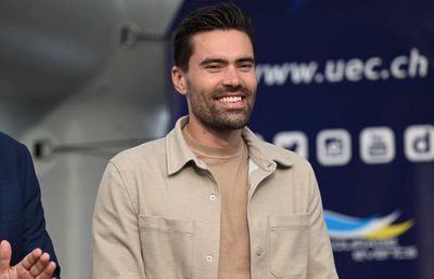 Fostul câștigător în Turul Italiei la ciclism a făcut senzație la primul maraton » S-a oprit de două ori din cauza crampelor, dar a terminat cu un timp formidabil