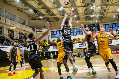 U-BT Cluj-Napoca, învinsă cu 87-80 pe terenul lui KK Split/Foto: Renato Pezzi (Split)