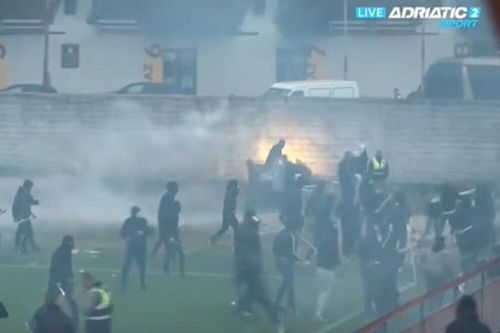 Bătaie generală în liga a doua din Muntenegru / FOTO captură Adriatic sport