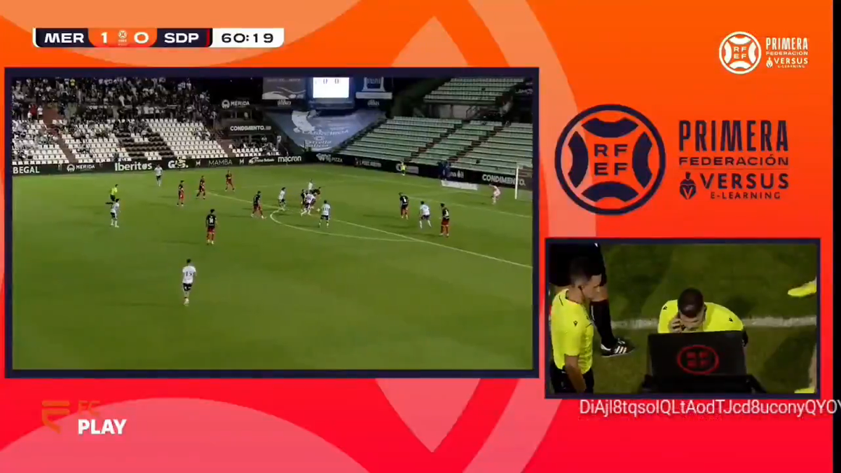 Un arbitru din Spania a vorbit la telefon cu cei din camera VAR