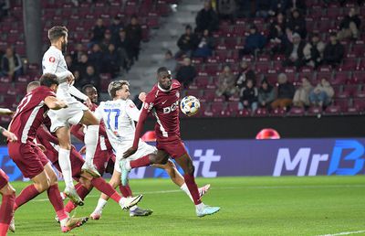 Fanii CFR-ului n-au mai răbdat: ironii în finalul eșecului cu Farul