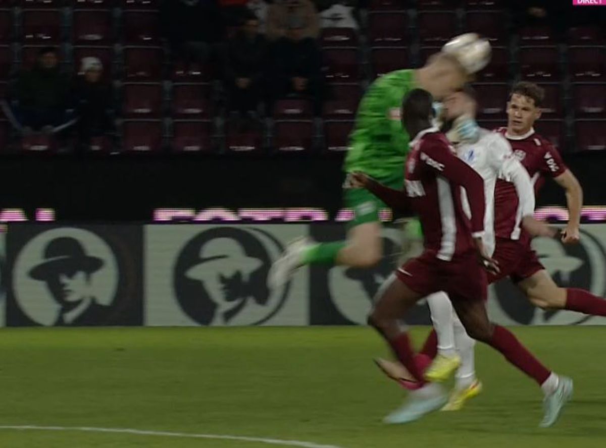 Ciocnire Hindrich - Cojocaru în CFR Cluj - Farul