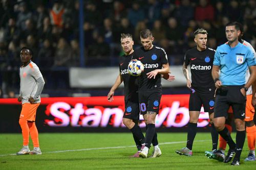 Darius Olaru (stânga), Florin Tănase (centru) și Octavian Popescu (dreapta) în Metaloglobus - FCSB / Foto: Cristi Preda GSP
