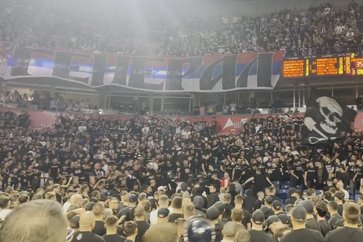 Scene șocante în Euroliga, chiar lângă România » Confruntare violentă între suporteri, după un mesaj politic