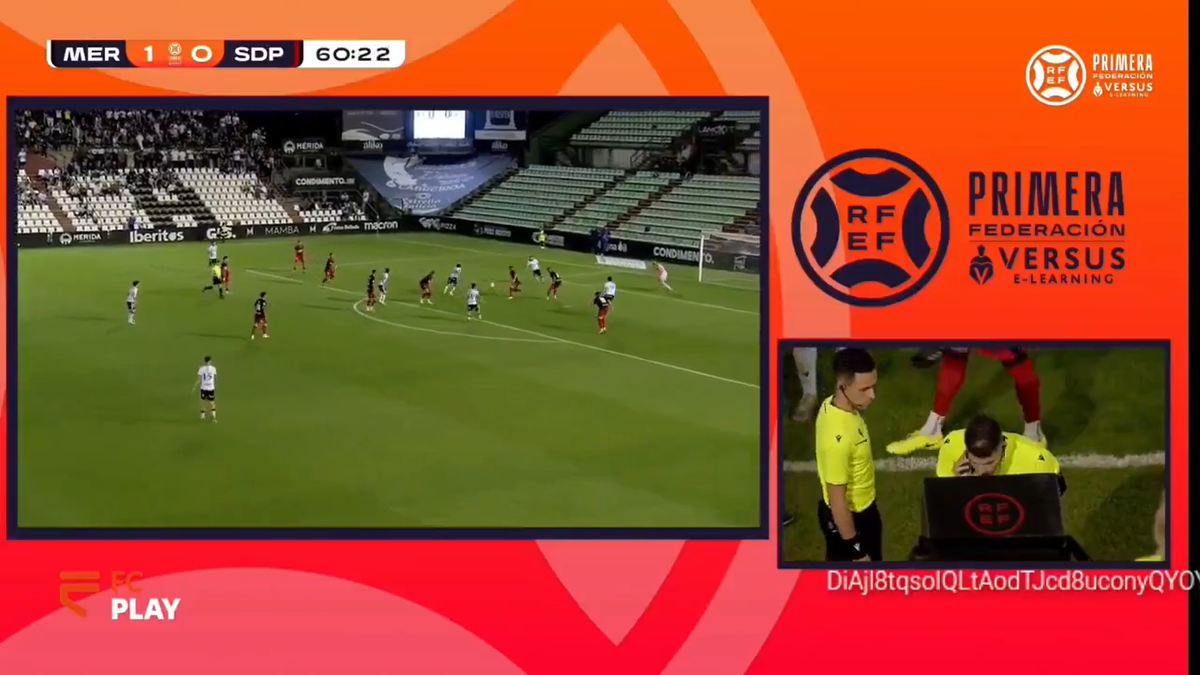 Un arbitru din Spania a vorbit la telefon cu cei din camera VAR