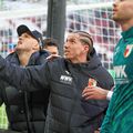 Jucătorii lui Augsburg au fost „scoși la tablă” de către ultrași // foto: Imago Images