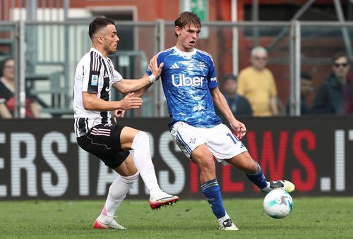 Filip Kostic (stânga) și Nicolas Paz (dreapta) / Foto: Getty Images