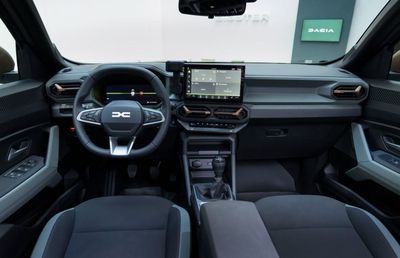 Dacia a fost desemnată „mașina anului 2026” » Modelul care i-a dat pe spate pe nemți și britanici: designul superior a câștigat