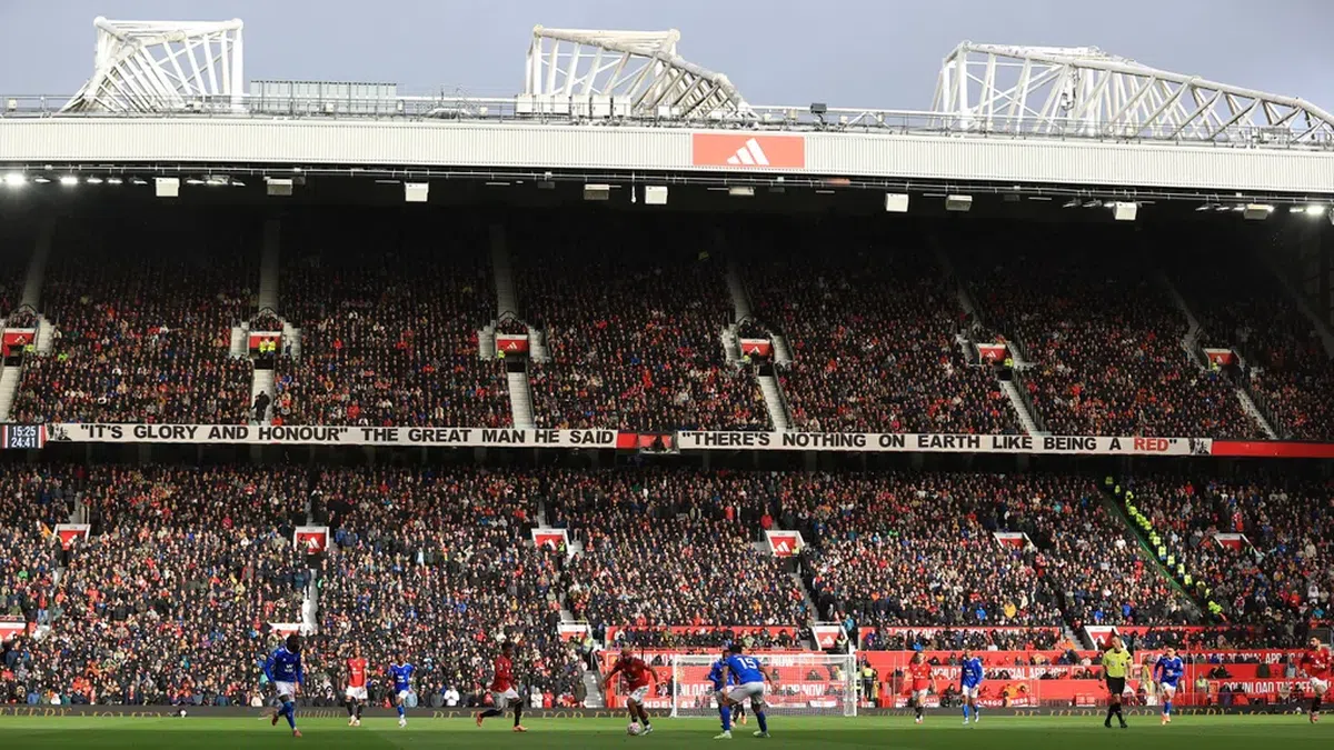 Mega-stadionul lui Manchester United, aproape de a deveni realitate