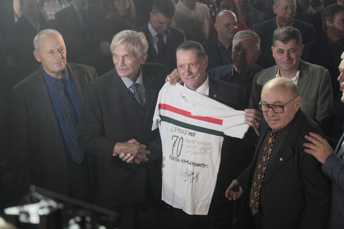 FOTO Ivan Patzaichin, emoționat până la lacrimi de surpriza asociației care îi poartă numele » Fostul mare sportiv împlinește mâine 70 de ani