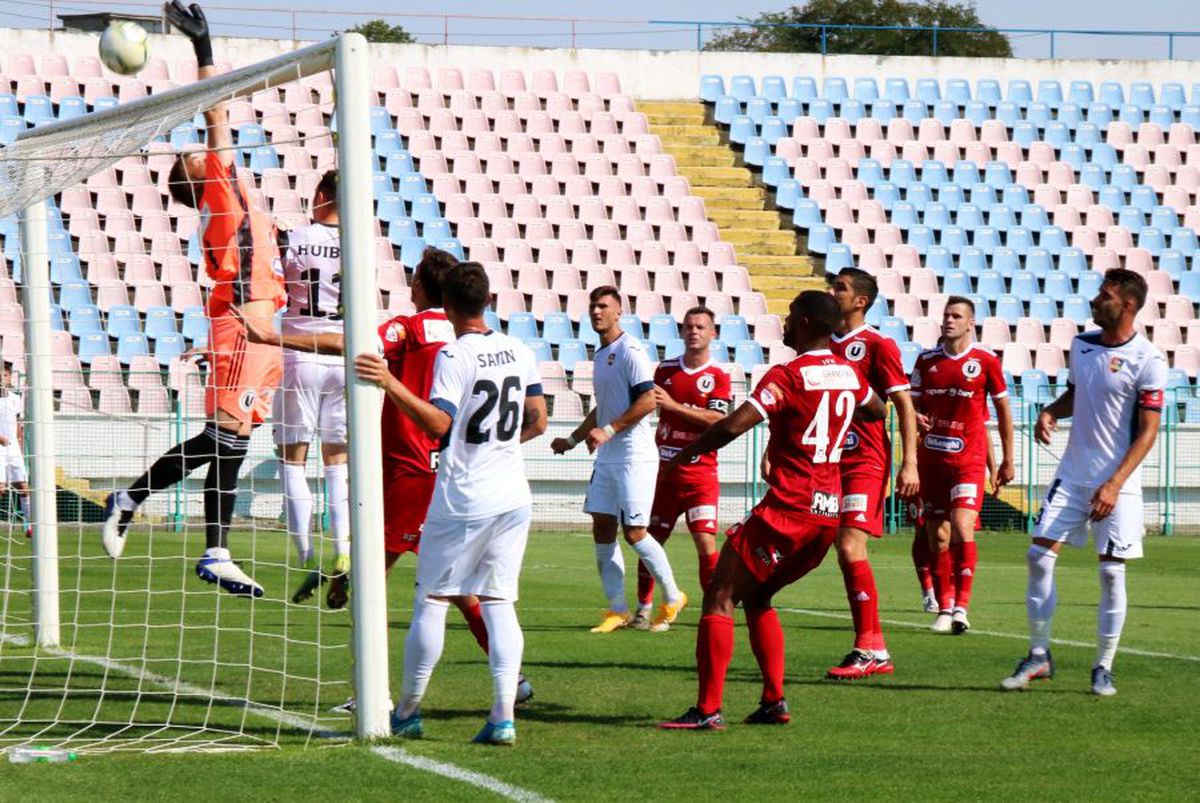 Emoții înainte de Gloria Buzău - FCSB: trei jucători au coronavirus