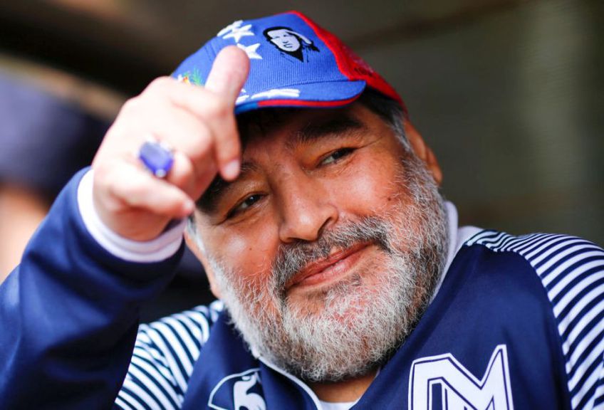 Diego Maradona, unul dintre cei mai mari fotbaliști din istoria fotbalului, s-a stins astăzi din viața, la 60 de ani.