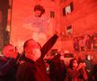 Imaginile durerii » Fanii lui Maradona își plâng idolul în stradă