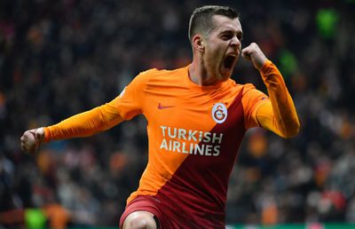 SUPERCICÂLDĂU! Românul a ridiculizat apărarea lui Marseille: filmul fazei + Cic s-a îmbrâncit cu un adversar