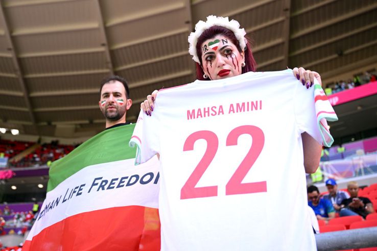 Suporterii Iranianului au oferit momente emoționante la startul meciului cu Țara Galilor de la Campionatul Mondial / Sursă foto: Guliver/Getty Images