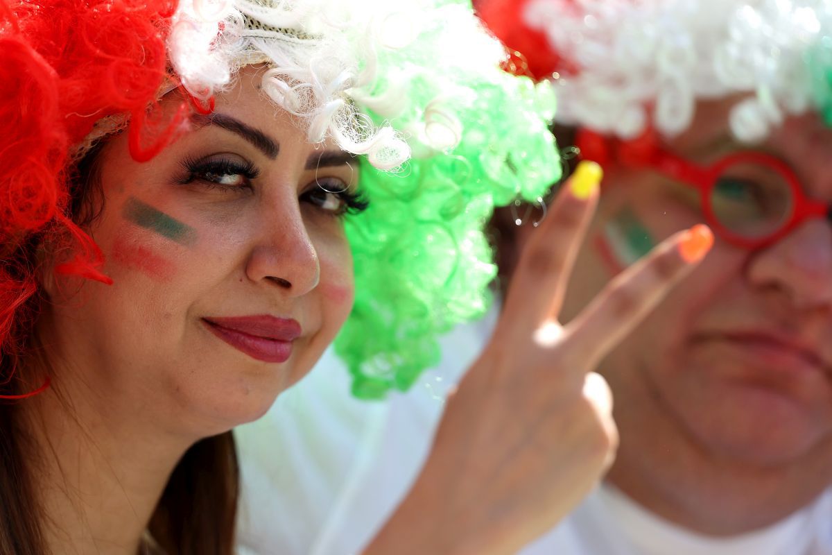 Emoționant! Râuri de lacrimi în tribune: iranienii s-au emoționatt la imn, în amintirea Mahsei Amini