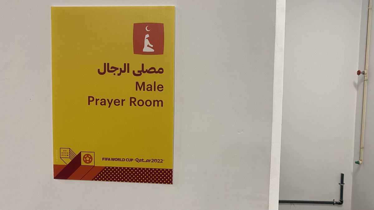 Mondialul lucrurilor inedite » Zece lucruri de la turneul final din Qatar: de la cabinete medicale SF la camere de rugăciune și televizoare la tribuna 1