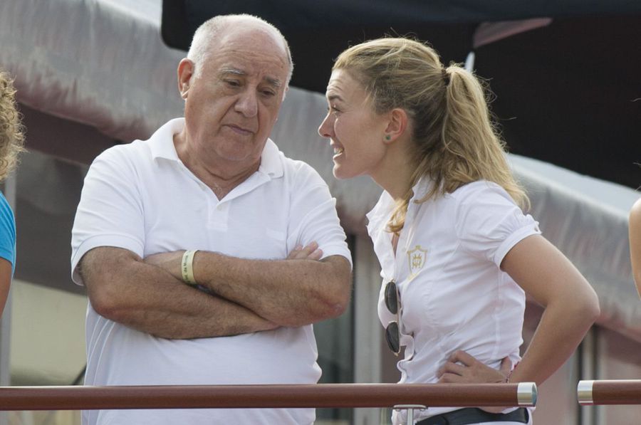 Amancio Ortega, alături de fiica lui, Marta Ortega Perez // foto: Guliver/gettyimages Un gigant prezent și în România, al 18-lea cel mai bogat om din lume, vrea să cumpere Manchester United!