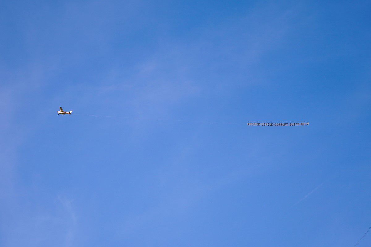 Protest inedit al fanilor lui Everton la Manchester City - Liverpool » Au închiriat un avion care să zboare cu un mesaj deasupra stadionului