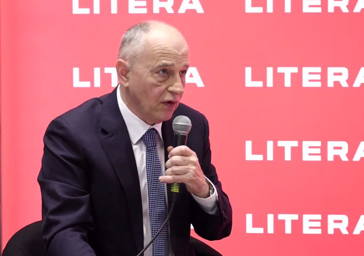 Nume grele din fotbalul românesc s-au îngrămădit la lansarea de carte a rapidistului Mircea Geoană » A fost întrebat dacă va candida la prezidențiale