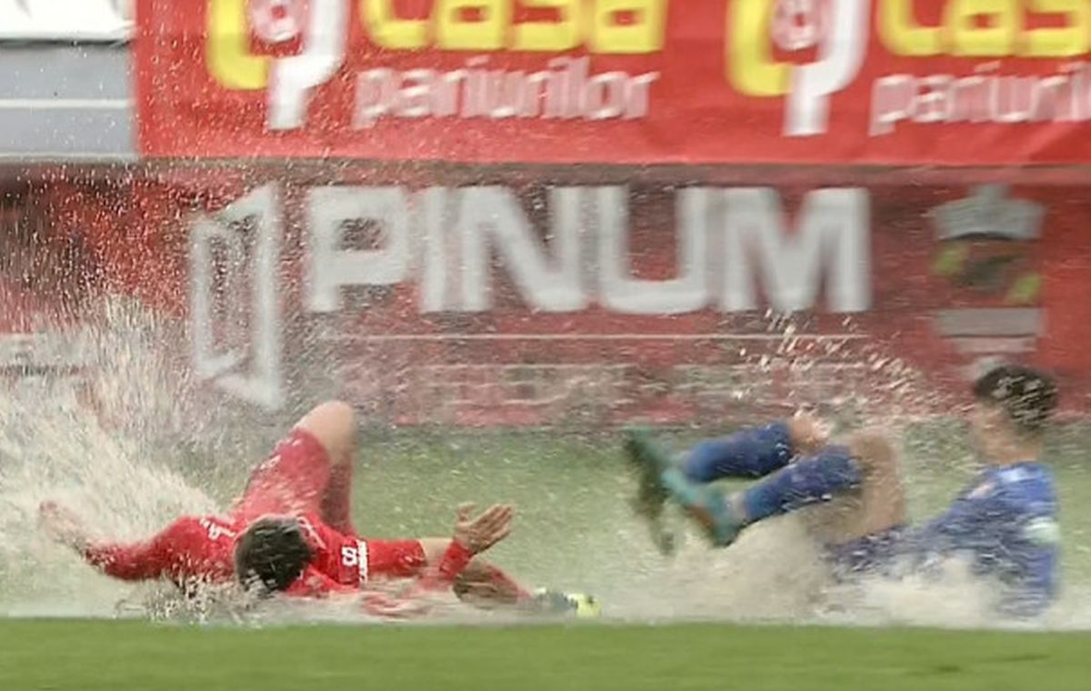 Haz de necaz în Liga 2: „Bine că nu s-au înecat” » Meci jucat în condiții imposibile