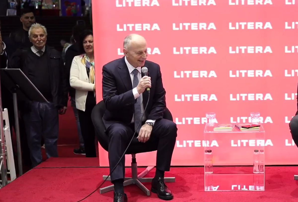 Nume grele din fotbalul românesc s-au îngrămădit la lansarea de carte a rapidistului Mircea Geoană » A fost întrebat dacă va candida la prezidențiale