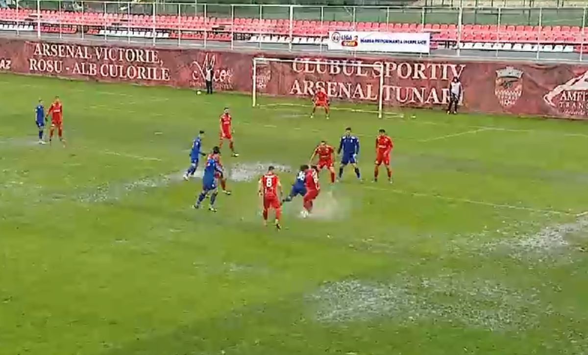 Haz de necaz în Liga 2: „Bine că nu s-au înecat” » Meci jucat în condiții imposibile