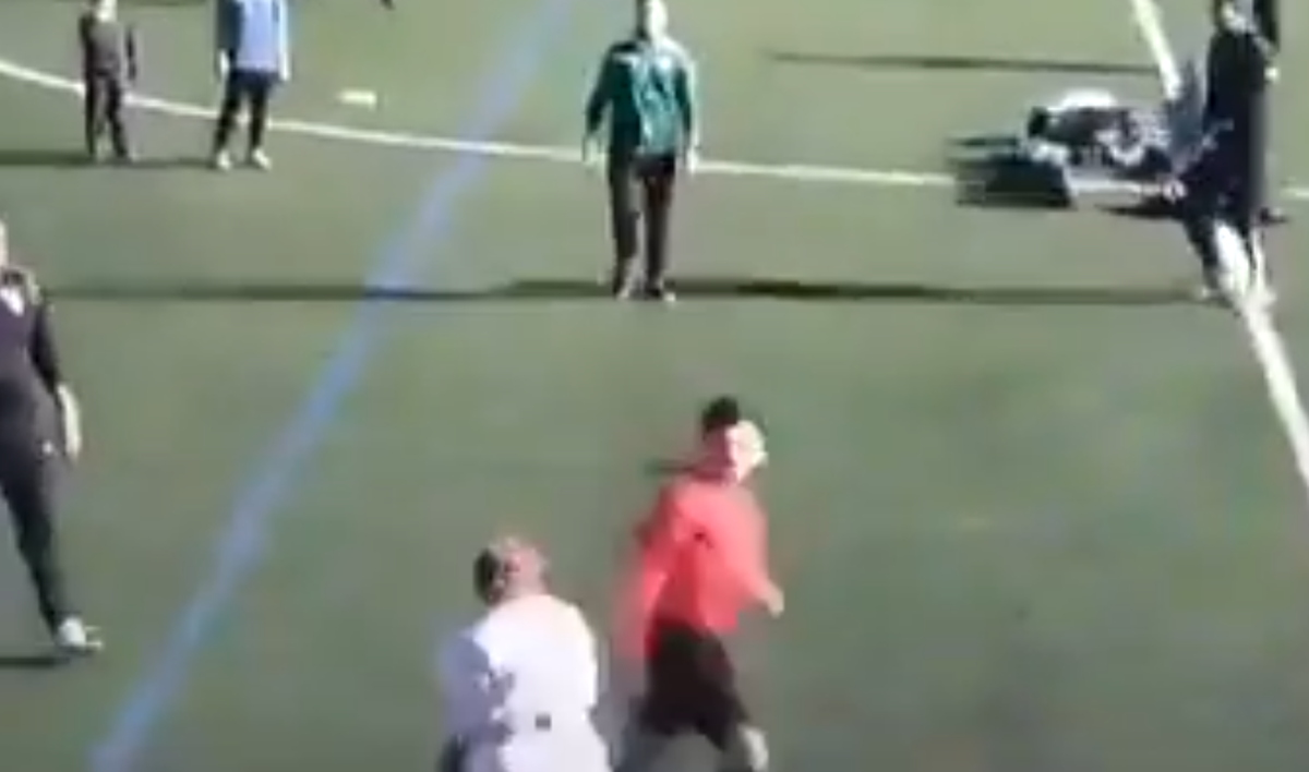 Caz uluitor în Spania! » O femeie a intrat pe teren și l-a plesnit pe arbitru