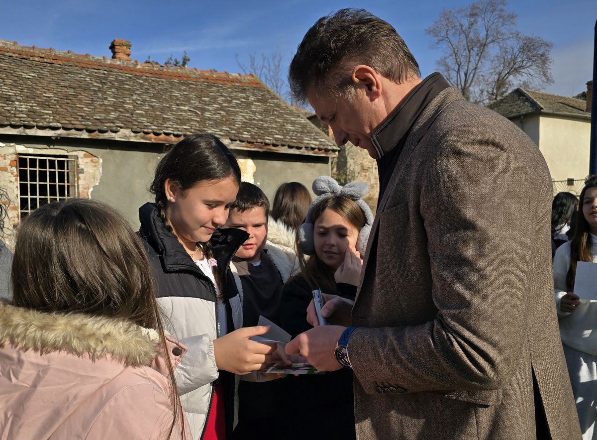 Gică Popescu - donație la Calafat