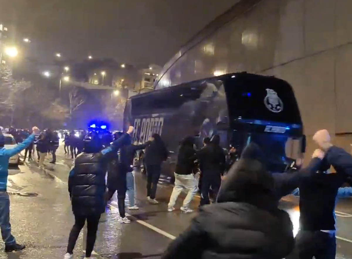 SCENE INCREDIBILE! » Fanii lui Porto au atacat cu torțe autocarul propriei echipe după ultimul meci