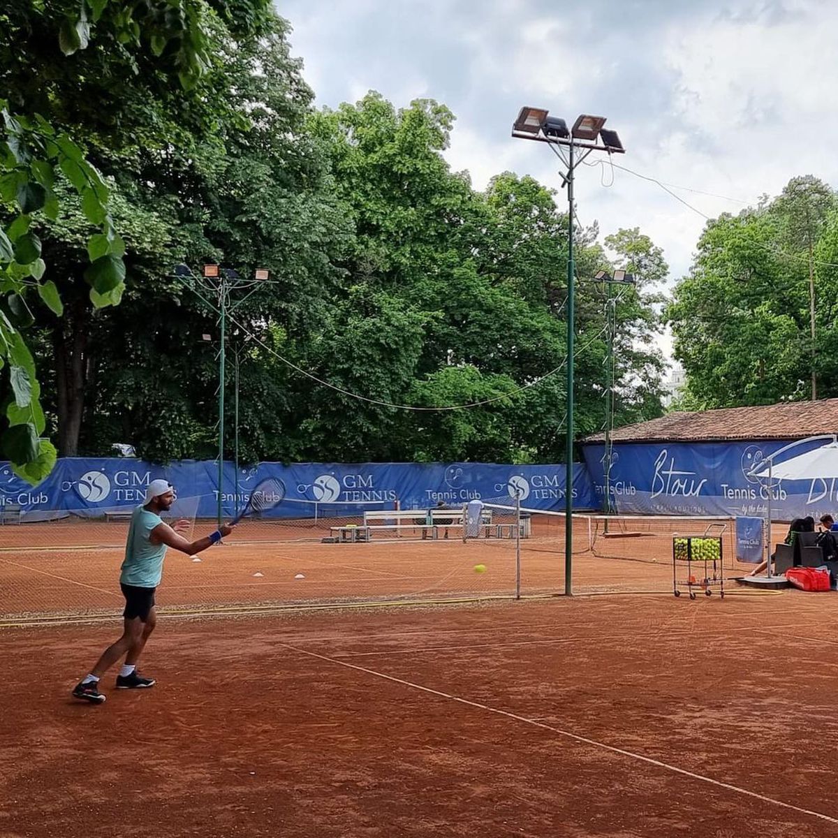 Cum arată „Tennis Club by the Lake”, clubul de tenis deținut de fiul lui Călin Georgescu