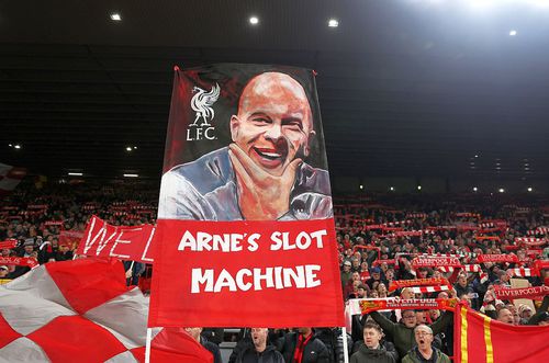 Arne Slot i-a cucerit deja pe fanii lui Liverpool // foto: Guliver/gettyimages