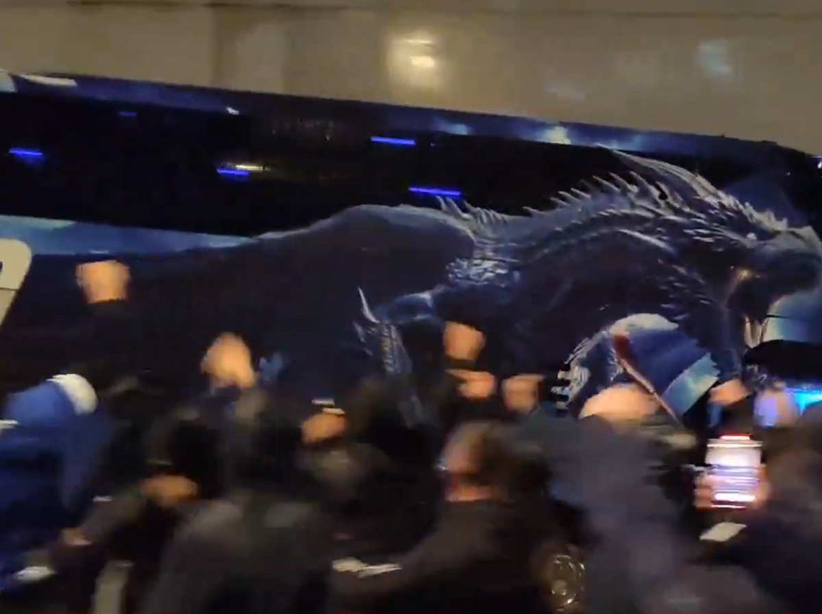 SCENE INCREDIBILE! » Fanii lui Porto au atacat cu torțe autocarul propriei echipe după ultimul meci