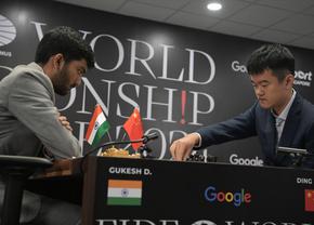 A început finala Campionatului Mondial de Șah, prima din istorie cu doi jucători asiatici! Primul joc s-a încheiat după ce Dommaraju a renunțat