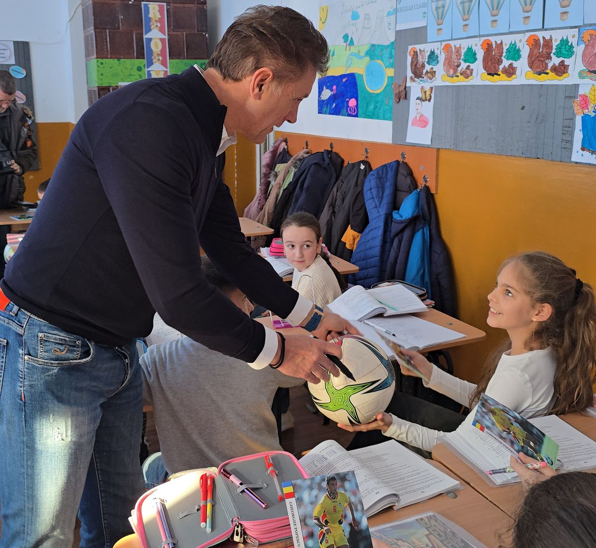 „Este o misiune personală” » Gică Popescu și Generația de Aur au dat startul donațiilor pentru școlile unde au învățat