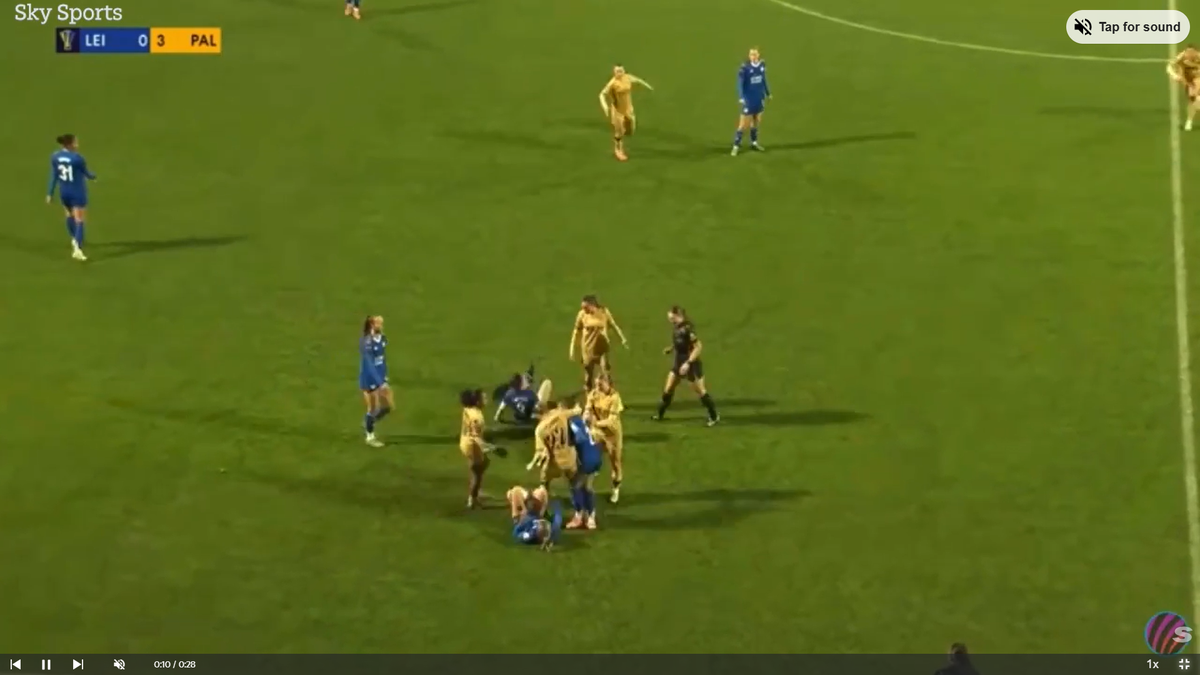 Ruesha Littlejohn, mișcare de judo pe terenul de fotbal