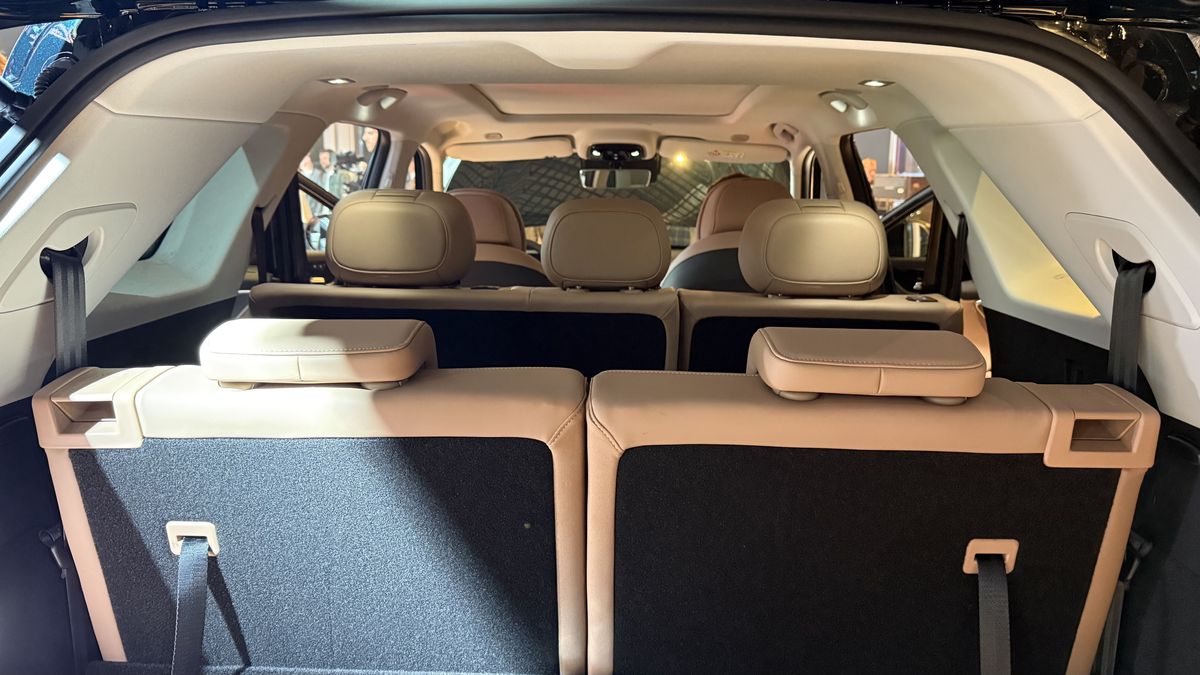 Mașina care vrea să schimbe regulile jocului în România: SUV hibrid premium sub prețul unui BMW X3 second-hand