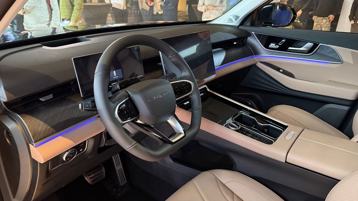 Mașina care vrea să schimbe regulile jocului în România: SUV hibrid premium sub prețul unui BMW X3 second-hand