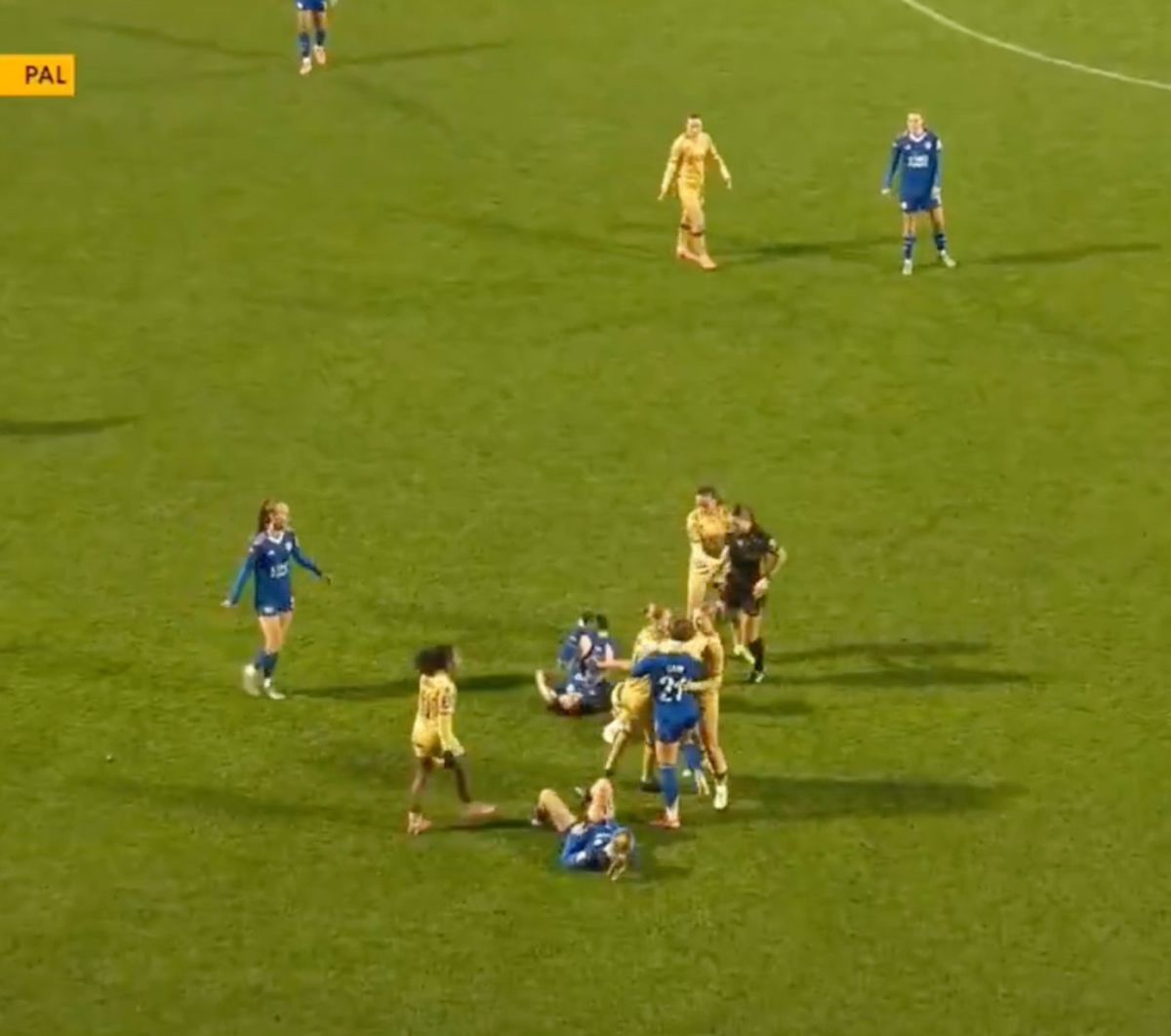 Ruesha Littlejohn, mișcare de judo pe terenul de fotbal