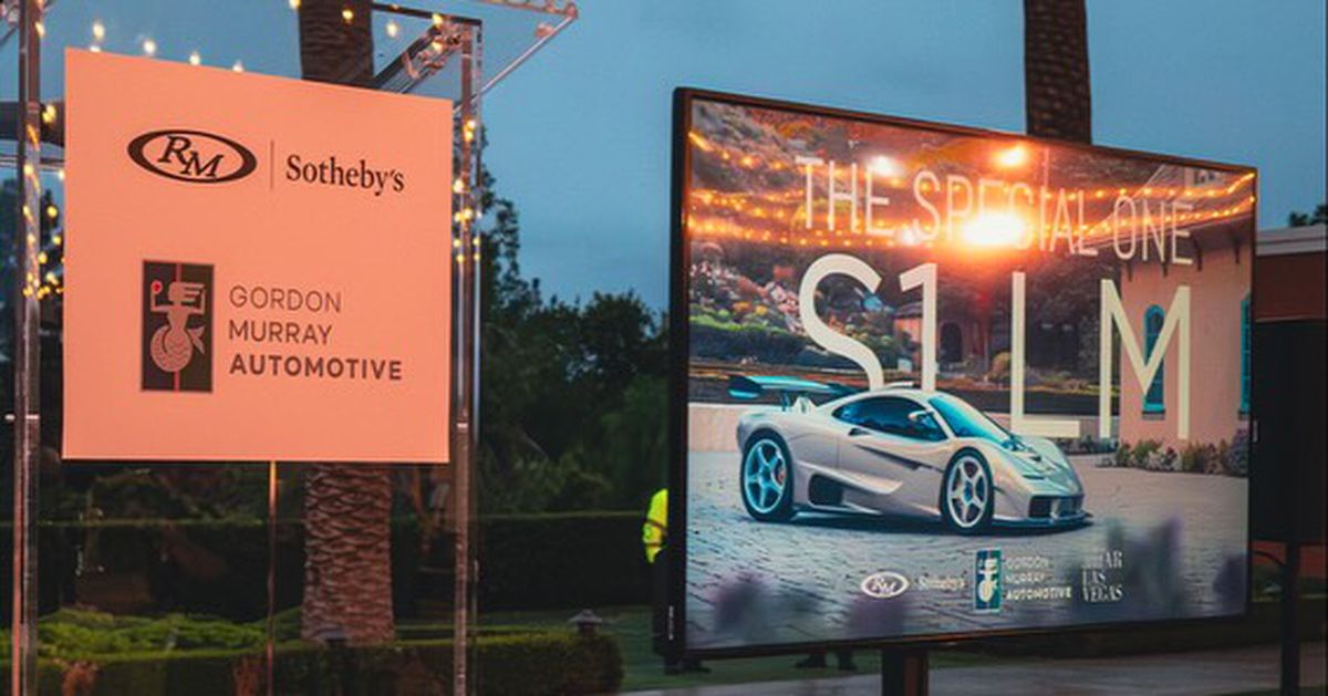 Cea mai scumpă mașină din lume a fost vândută și adusă cu elicopterul » Imagini cum nu s-au mai văzut