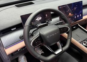 Mașina care vrea să schimbe regulile jocului în România: SUV hibrid premium sub prețul unui BMW X3 second-hand