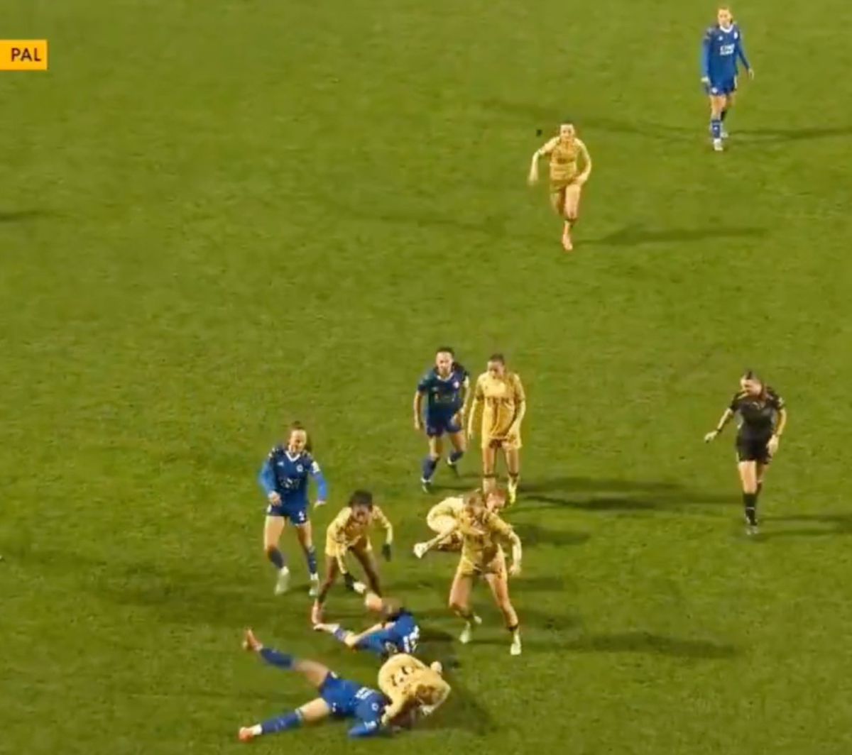 Ruesha Littlejohn, mișcare de judo pe terenul de fotbal