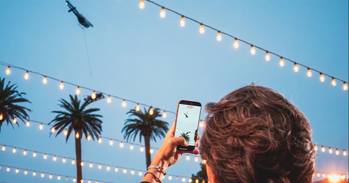 Cea mai scumpă mașină din lume a fost vândută și adusă cu elicopterul » Imagini cum nu s-au mai văzut