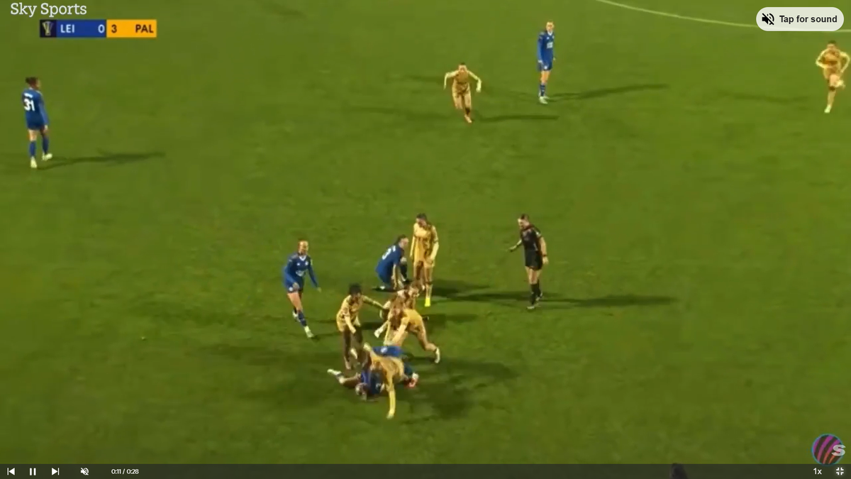 Ruesha Littlejohn, mișcare de judo pe terenul de fotbal