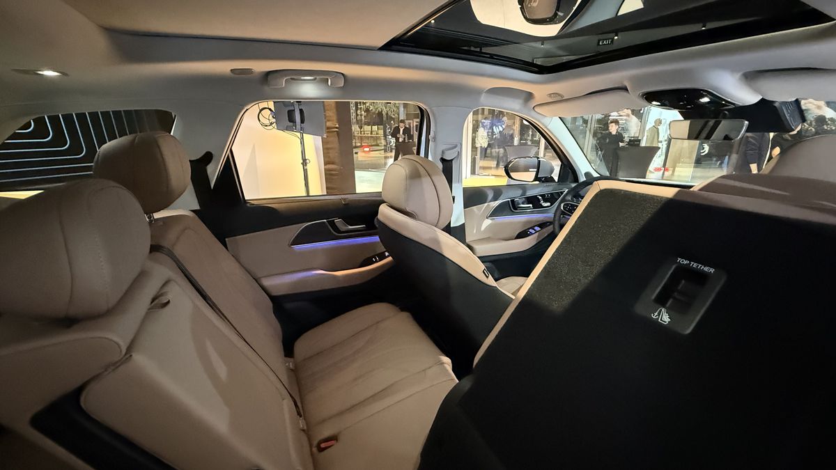 Mașina care vrea să schimbe regulile jocului în România: SUV hibrid premium sub prețul unui BMW X3 second-hand