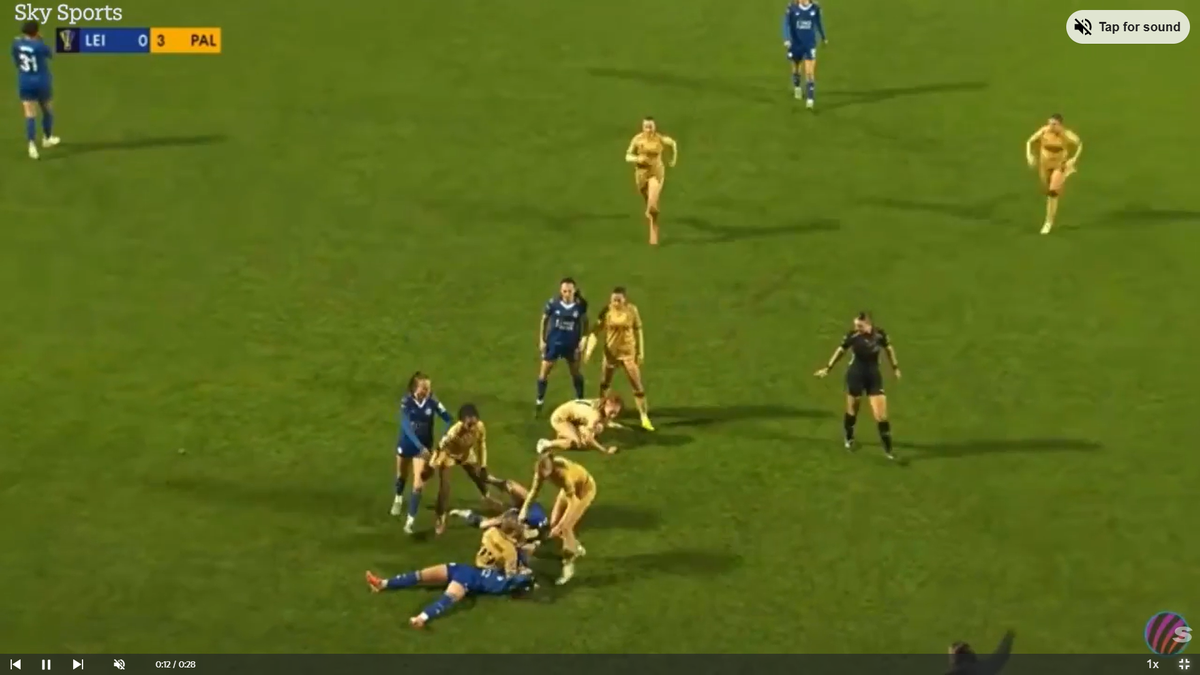 Ruesha Littlejohn, mișcare de judo pe terenul de fotbal