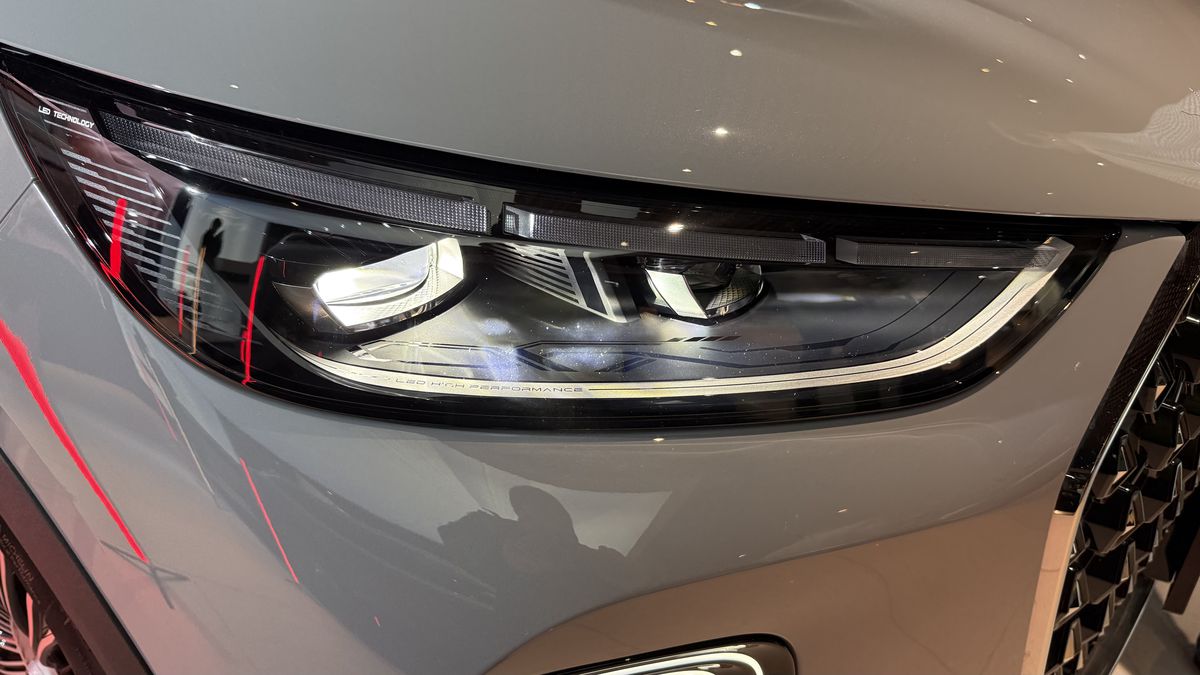 Mașina care vrea să schimbe regulile jocului în România: SUV hibrid premium sub prețul unui BMW X3 second-hand