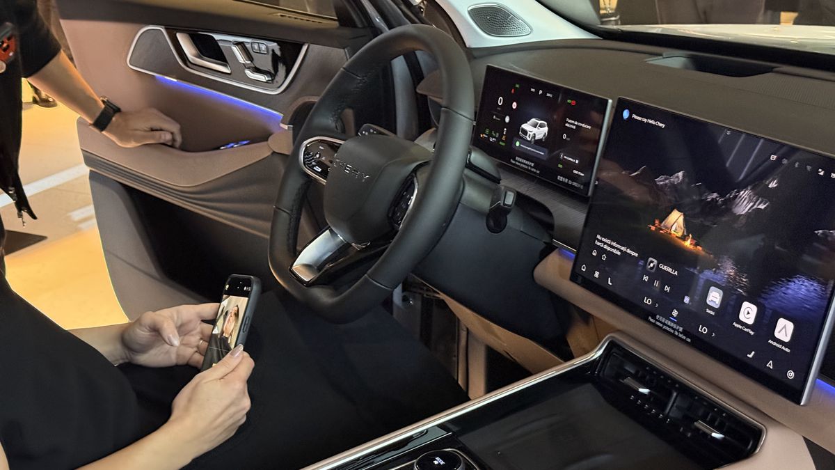 Mașina care vrea să schimbe regulile jocului în România: SUV hibrid premium sub prețul unui BMW X3 second-hand